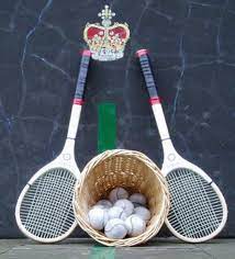 تستخدم المسكة القارية في لعبة كرة التنس للضربات الأمامية