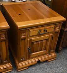 Accent your home with the rich traditional style of this end table featuring one drawer and one fixed lower shelf of storage and display space. Broyhill 1 Drawer 1 Door End Table Wooden The K And B Auction Company
