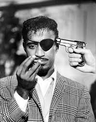 He encountered virulent racial prejudice early in his career, but he endured to become one of the first african american stars to. Wie Hat Sammy Davis Jr Sein Auge Verloren