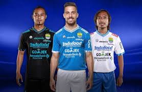 There are millions of people who already get this game and play it on their devices. Persib Bandung 2018 19 Dream League Soccer Kits Logo