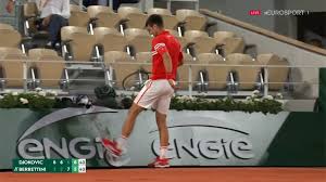 Kez kazanırsa nadal ve pazar günü berrettini ile oynayacağı finali kazanması durumunda novak djokovic, sezonun 3. French Open Look What It S Done To Him Furious Novak Djokovic Kicks Board After Match Point Slip Eurosport