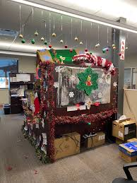 2019 office christmas decorating