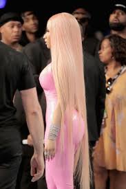Recently the pint size raptresss with multiple personalities… (ie wigs, hair. Nicki Minaj Long Pink And Blonde Hair 2017 Mtv Vmas Nicki Minaj S Strawberries And Cream Rapunzel Hair At The Vmas Deserves Your Attention Popsugar Beauty Photo 4