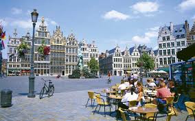 Biking is a popular choice for getting around this stylish flemish city. Itineraire A La Mode D Anvers Le Parisien