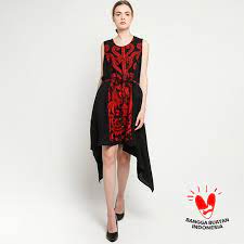 Terbuat dari kain batik kombinasi dengan. Gesyal Dress Batik Midi Kombinasi Asimetris Runcing Wanita Terbaru Juli 2021 Harga Murah Kualitas Terjamin Blibli