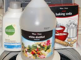 cleaning with baking soda and vinegar