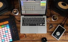 It looks and feels a lot like fl studio but is completely free and open. The Best Beat Maker Software Online 2020