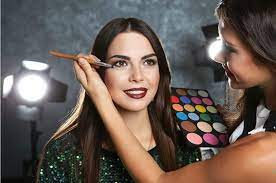 become makeup artist expert in