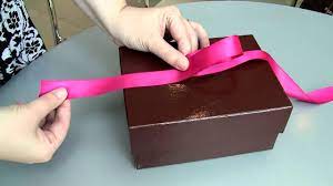 how to tie a perfect gift box bow like