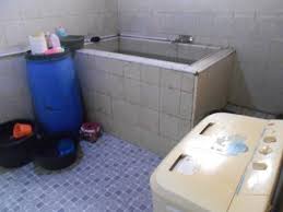 Dalam pemilihan perabotan serta perlengkapan kamar mandi memang wajib untuk diperhatikan. Desain Kamar Mandi Dan Tempat Mesin Cuci Rumah Joglo Limasan Work