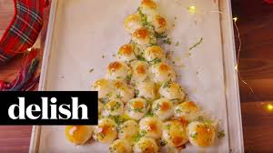 Easy cheesy christmas tree shaped appetizers / easy cheesy christmas tree shaped appetizers an alli event 12 12. Pull Apart Christmas Tree Delish Youtube
