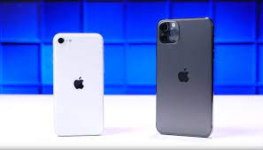 The iphone xr (left), iphone se and iphone 11 (image credit: Iphone 11 Pro Max Vs Iphone Se Speed Test Geeky Gadgets