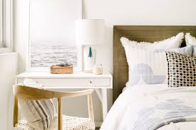 how to arrange a small bedroom