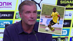 Biography, age, team, best goals and videos, injuries, photos and much more at besoccer. Trainingsauftakt Von Borussia Dortmund Youssoufa Moukoko Kommt Zu Fuss