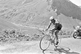 Exploit du français raymond poulidor qui arrive en solitaire au sommet du plat d'adet et remporte, à l'âge de 38 ans, une nouvelle étape sur le tour de france. Raymond Poulidor Tour De France 1974 Bild Kaufen Verkaufen