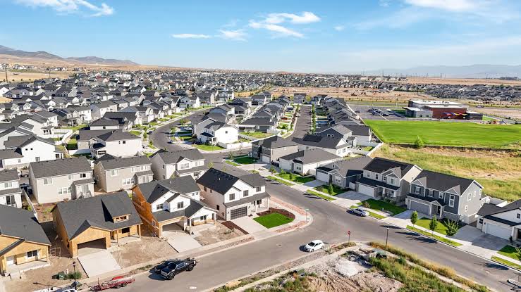 Community Living: The Benefits of Neighborhood Amenities and Shared Spaces - Wright Homes