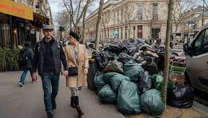 france littered with heaps of garbage