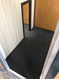 which is the best kennel flooring free