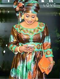 Voir plus d'idées sur le thème tenue africaine, mode africaine, robe africaine. Mali Bazin Brode C Est Comme Ca Que Les Mamans Africaines Doivent S Habiller Mode Africaine Mode Africaine Pagne Mode Africaine Bazin