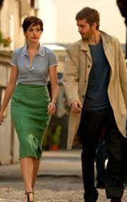 It stars anne hathaway and jim sturgess, with patricia clarkson, ken stott and romola garai in supporting roles. Anne Hathaway In One Day Loved This Outfit Fashion Film Classic Outfits Gentleman Style