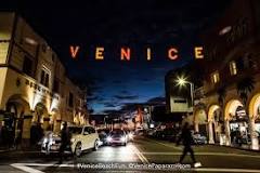 things to do in venice beach at night