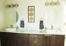 how to decorate a bathroom without clutter