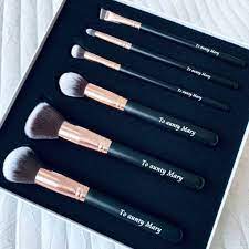 the signature set personalised makeup