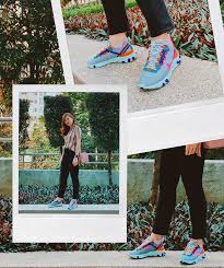 This nike epic react sports a teal and pink knitted detail throughout its black flyknit upper with a bootie shape ankle collar for easy entry. Comparison Nike React Element 55 Versus Nike Epic React Flyknit 2 Buro 24 7 Malaysia