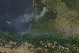 Incendie en Gironde : les fumées enveloppent les Pyrénées au Pays basque