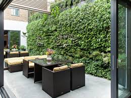 10 reasons to love vertical gardens