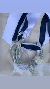 traditional silver horse shoe wedding