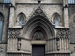 Se creé que fue construida sobre un antiguo anfiteatro romano alrededor de 1329 y. Kirche Santa Maria Del Mar Barcelona