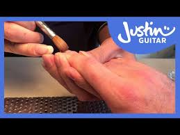 can you play guitar with acrylic nails