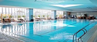 Touted to be one of the largest indoor swimming pools in dubai, you wouldn't have to worry about finding space here. Indoor Swimming Pools In Dubai Burj Al Arab Bulgari More Mybayut