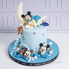 dreamworld theme cake