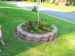 A flag pole and custom flag will mark you tailgating spot with distinction. 33 Pretty Flower Beds Around In Frontyard Ideas Garden Design Pictures Backyard Landscaping Flagpole Landscaping