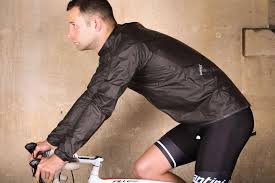 At 93g in a size large it is also, to the best of our knowledge, the lightest waterproof cycling jacket out there. Review 7mesh Oro Jacket Road Cc