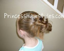 صورة Messy bun hairstyle for girls
