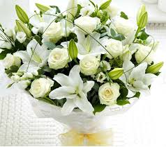 oriental lilies roses lisianthus