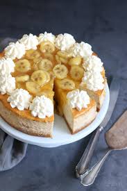 Als maßeinheit wird der joghurtbecher verwendet! Der Leckerste Kasekuchen Der Welt Bananas Foster Cheesecake Bake To The Roots