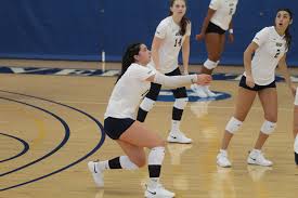 uis volleyball travels to texas to