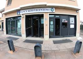 Con il localizzatore di filiali di facile.it puoi trovare la filiale banca popolare di milano: La Banda Dell Alfa Nera Assalta Un Altro Bancomat G Di Vicenza