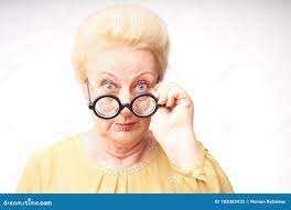 Бабушка, в очках на белом фоне Стоковое Изображение - изображение  насчитывающей контакт, старо: 182003925