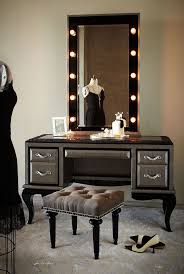 mirrored makeup vanity table with lighted mirror