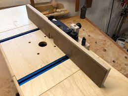 a micro adjule router table fence