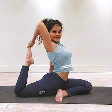 female yoga instructors in khar yoga