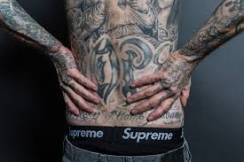Travis barker is still feeling the effects of the 2008 plane crash that left him severely burned and four dead. Travis Barker Talks Tattoos And Pain Gq