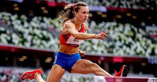 This season, she improved the dutch record in the 400 meters and 400 meters hurdles around ten times. Kp4cwbkfaj7rxm
