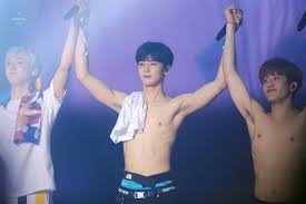 Thought it's a rising actor! Astro Cha Eunwoo Revealed His Abs To Lucky Fans Koreaboo