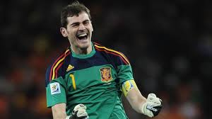 He currently plays for portuguese club porto and the spain national team. Iker Casillas Se Retira Reacciones En Directo As Com